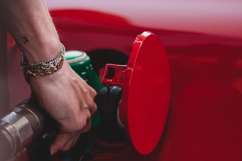 Filling up gas pump Wassim Chouak Unsplash