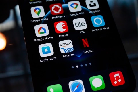 Digital Giants e-commerce apps by James Yarema on Unsplash