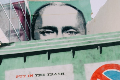 Putin the trash Photo Don Fontijn Unsplash