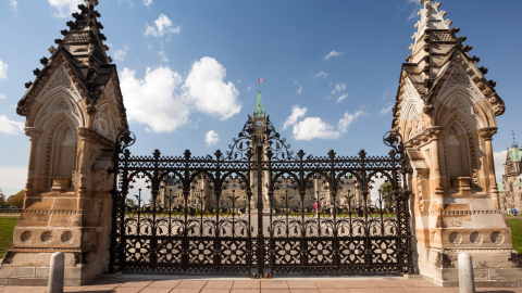 Photo of Parliament Buildings Centre Block behind gates 